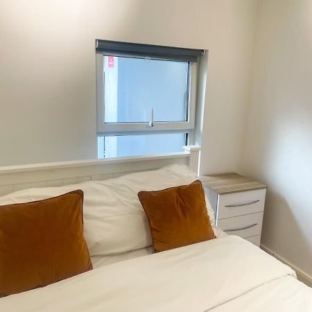 96 Uxbridge Road Apartments ลอนดอน ภายนอก รูปภาพ