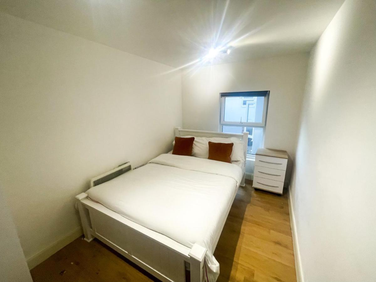 96 Uxbridge Road Apartments ลอนดอน ภายนอก รูปภาพ