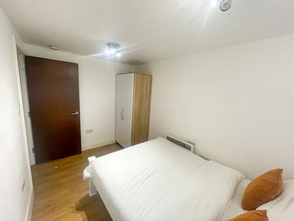 96 Uxbridge Road Apartments ลอนดอน ภายนอก รูปภาพ